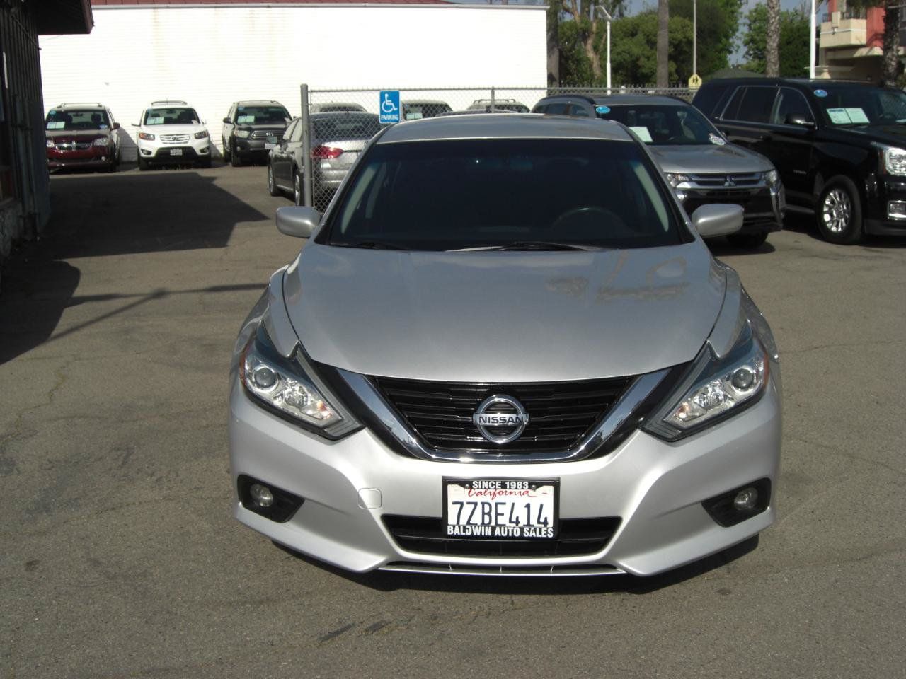 Used 2017 Nissan Altima 2.5 SV FWD image 2