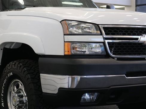 Used 2006 Chevrolet Silverado 2500 W/T AWD/4WD image 13