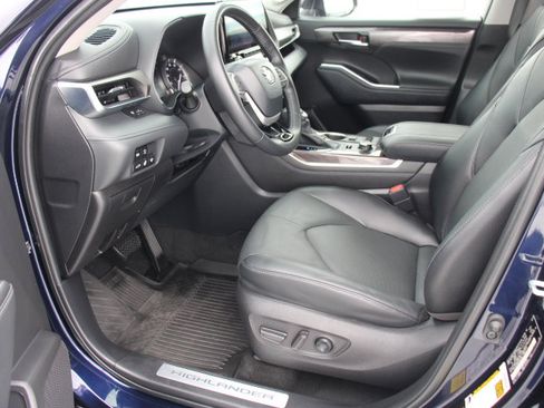Certified 2022 Toyota Highlander Limited image 12