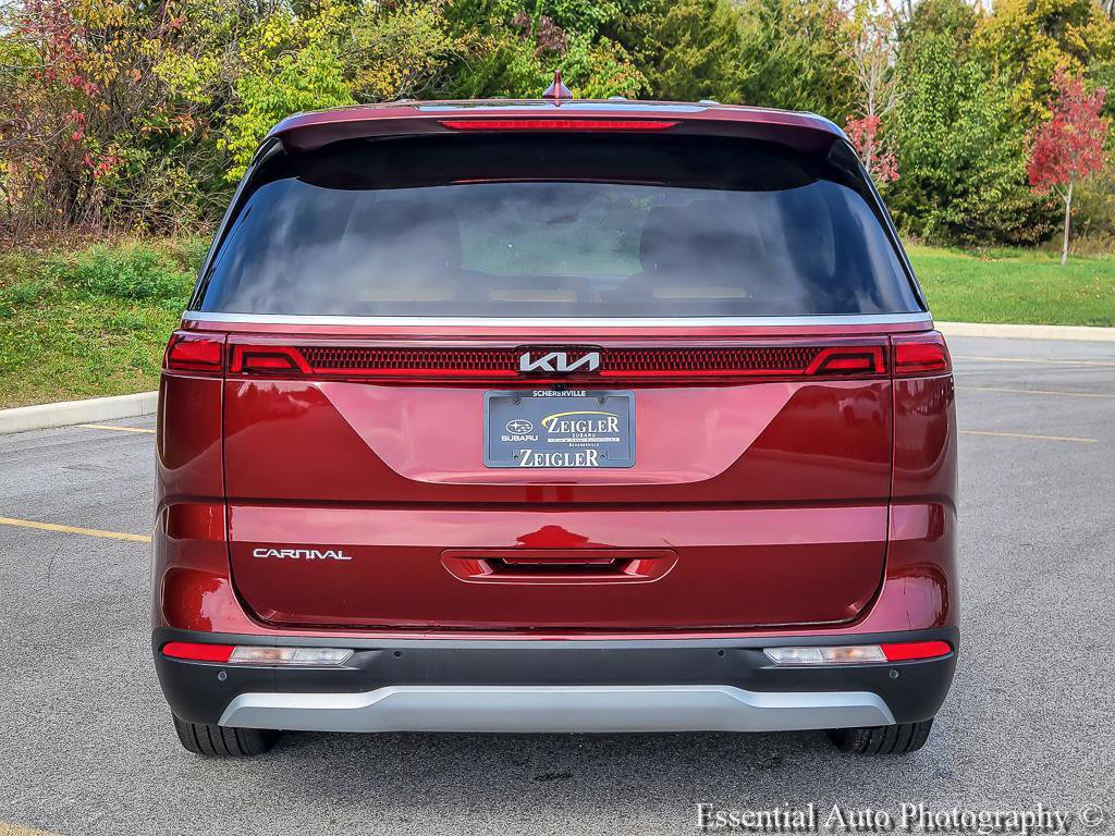 Used 2024 Kia Carnival EX FWD image 5