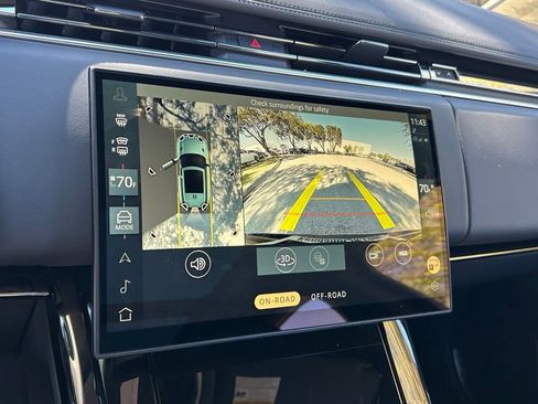 Used 2025 Land Rover Range Rover Sport SE image 21