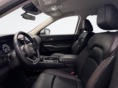 Used 2023 Nissan Pathfinder SL AWD/4WD image 9