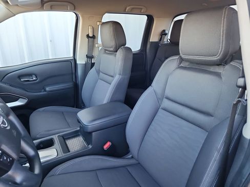 Used 2023 Nissan Frontier SV image 15