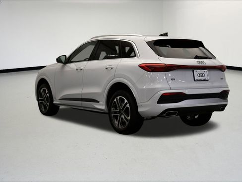 Certified 2025 Audi Q5 Premium Plus w/ Premium Plus image 3