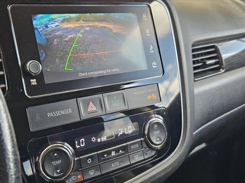 Used 2018 Mitsubishi Outlander SEL image 9