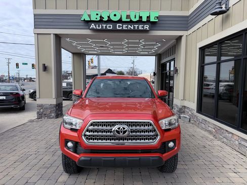 Used 2017 Toyota Tacoma TRD Off-Road w/ Tow Package (A/T) AWD/4WD image 28