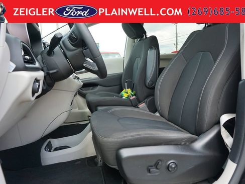 Used 2024 Chrysler Voyager LX FWD image 19