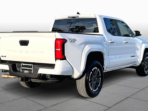 Used 2025 Toyota Tacoma TRD Sport image 12