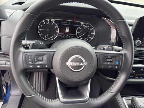 Certified 2025 Nissan Pathfinder SV image 16