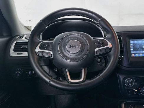 Used 2018 Jeep Compass Latitude w/ Popular Equipment Group FWD image 17