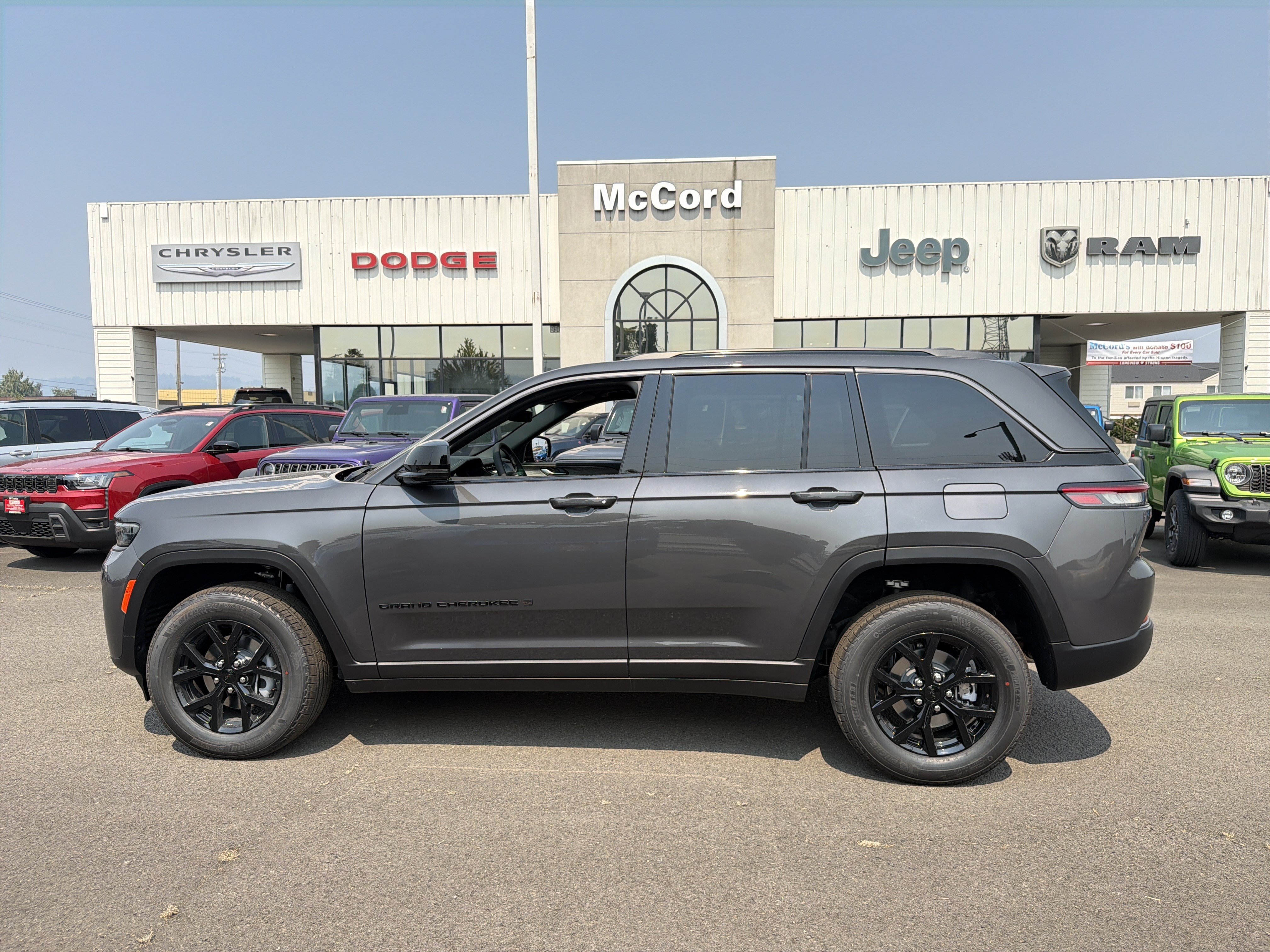 New 2026 Jeep Grand Cherokee Altitude AWD/4WD image 2