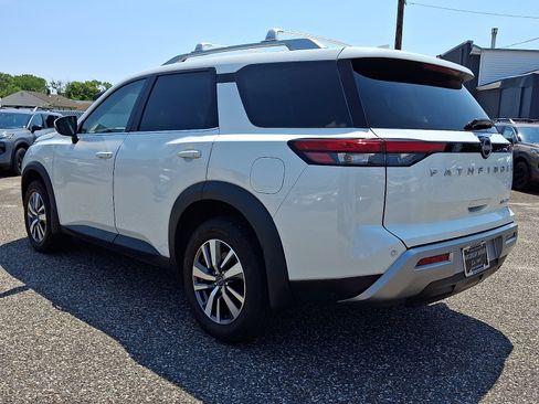 Certified 2024 Nissan Pathfinder SL AWD/4WD image 4