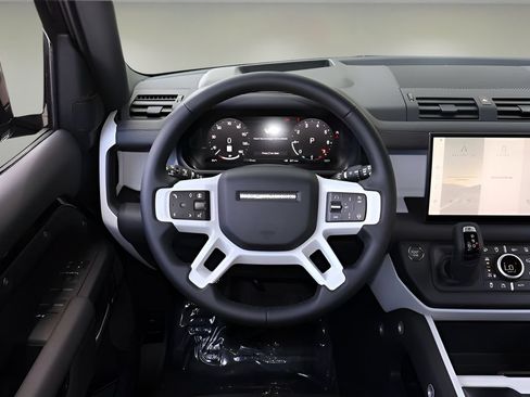 Used 2025 Land Rover Defender 110 X-Dynamic SE AWD/4WD image 14