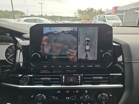 Used 2023 Nissan Pathfinder SL w/ SL Premium Package image 28