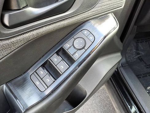Used 2023 Nissan Rogue S AWD/4WD image 11