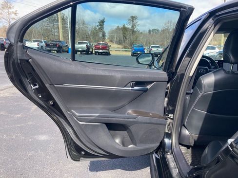 Used 2023 Toyota Camry SE image 9