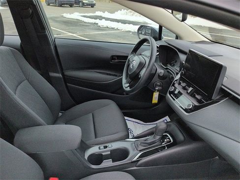 Certified 2025 Toyota Corolla LE image 9