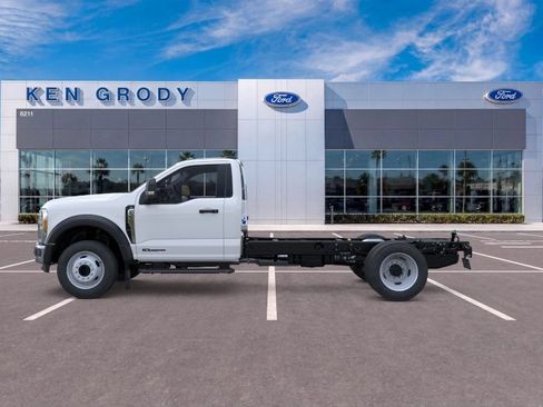 New 2026 Ford F550 2WD Regular Cab Super Duty image 3