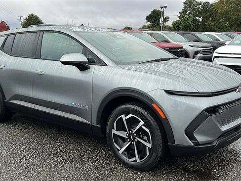 New 2026 Chevrolet Equinox EV LT image 3