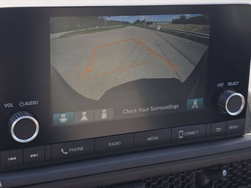 Used 2025 Honda CR-V EX image 5