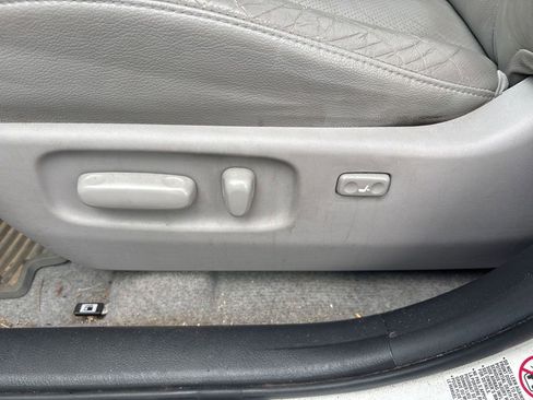 Used 2010 Toyota RAV4 Limited AWD/4WD image 18