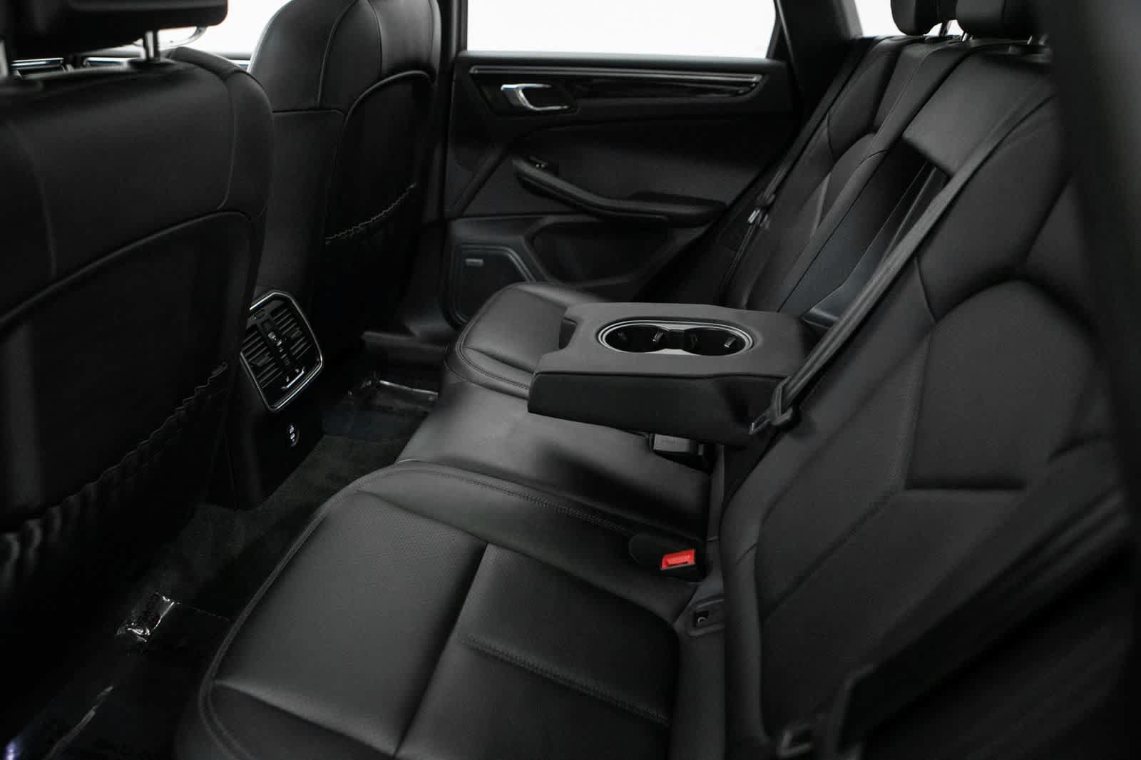 Certified 2024 Porsche Macan S AWD/4WD image 36