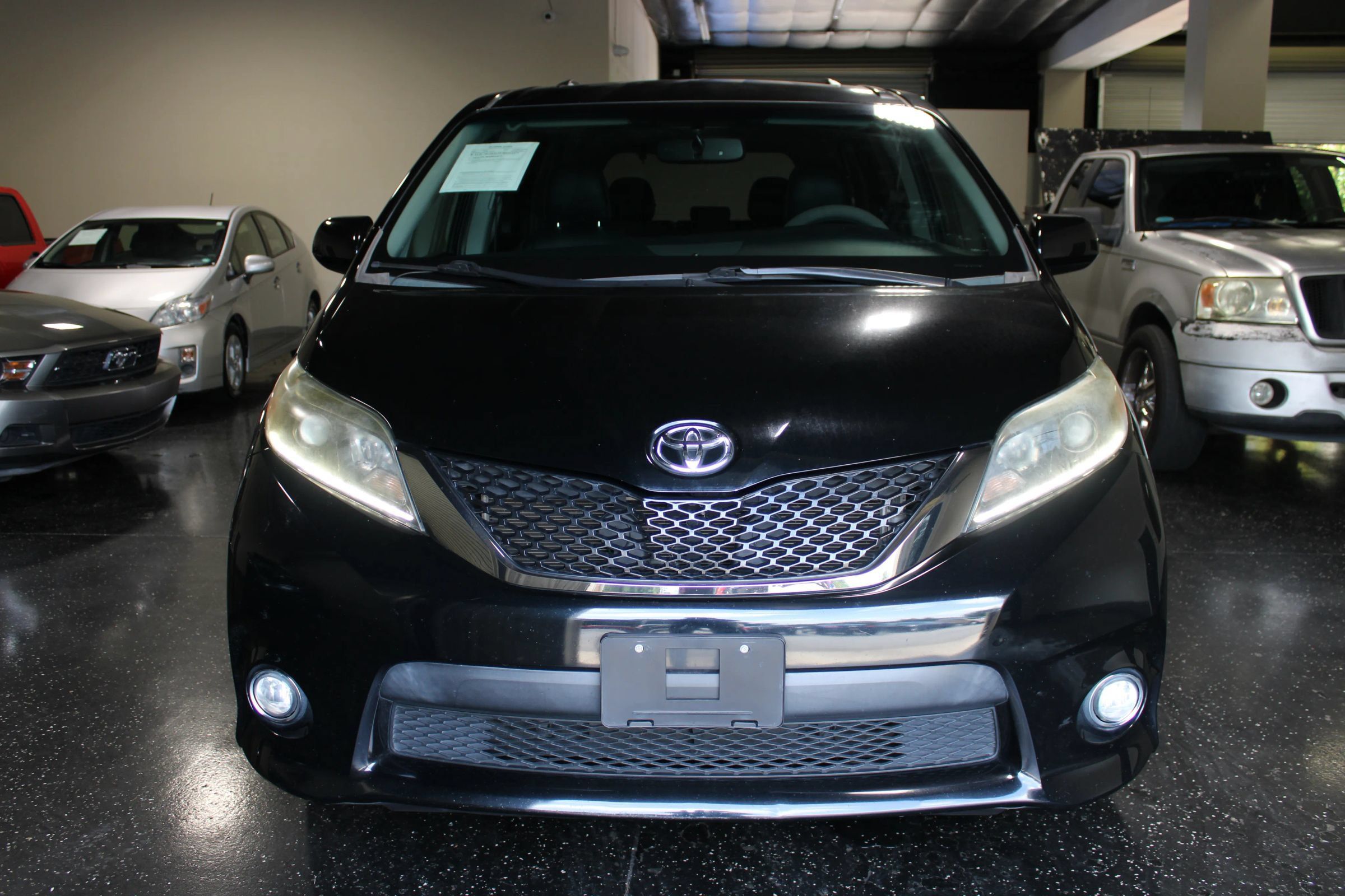 Used 2015 Toyota Sienna SE w/ SE Preferred Package FWD image 9