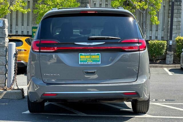 Used 2022 Chrysler Pacifica Touring-L FWD image 5