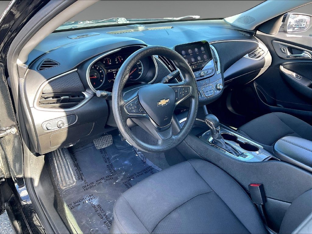 Used 2025 Chevrolet Malibu LT FWD image 8