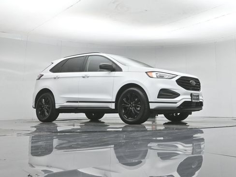 Used 2022 Ford Edge SE w/ Black Appearance Package AWD/4WD image 4