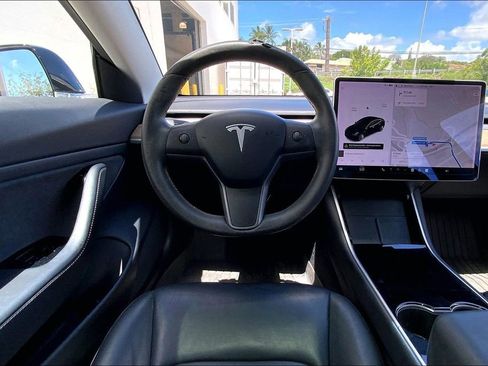 Used 2020 Tesla Model 3 Standard Range Plus image 4