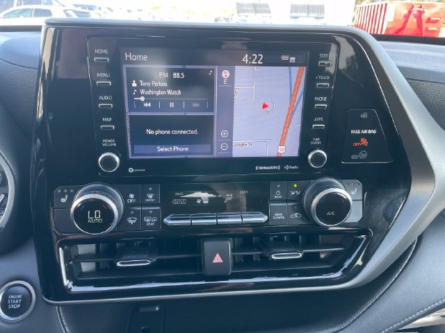 Used 2021 Toyota Highlander XLE AWD/4WD image 13