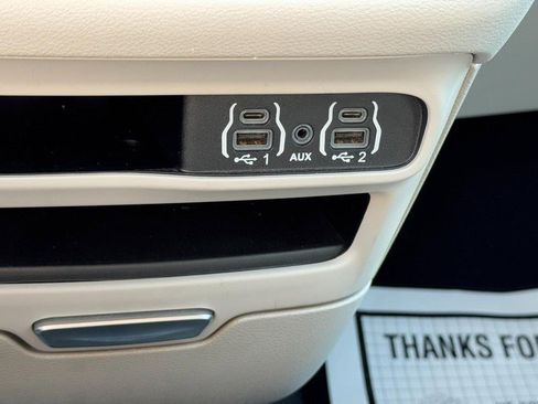 Used 2024 Chrysler Pacifica Touring-L FWD image 25
