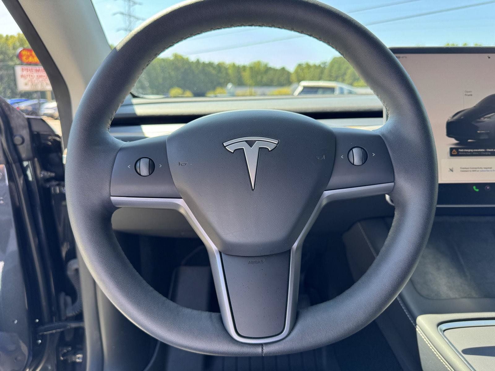 Used 2024 Tesla Model Y Long Range AWD/4WD image 3