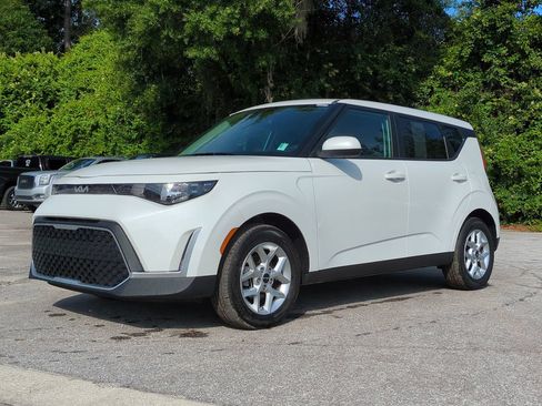 Used 2025 Kia Soul LX w/ LX Technology Package FWD image 2