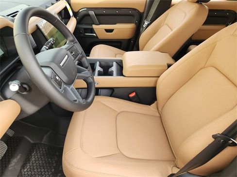 New 2026 Land Rover Defender 110 X-Dynamic SE image 9