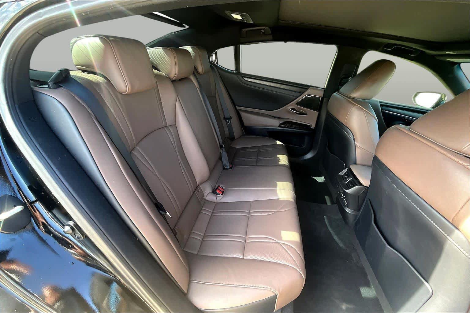 Used 2024 Lexus ES 350 Ultra Luxury w/ Accessory Package (Z2) FWD image 19