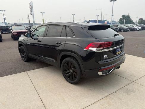 Used 2022 Volkswagen Atlas Cross Sport SE w/ Black Wheel Package AWD/4WD image 5