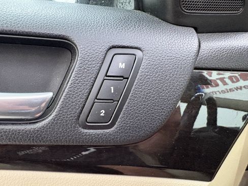 Used 2014 Kia Cadenza Premium w/ Luxury Package FWD image 27