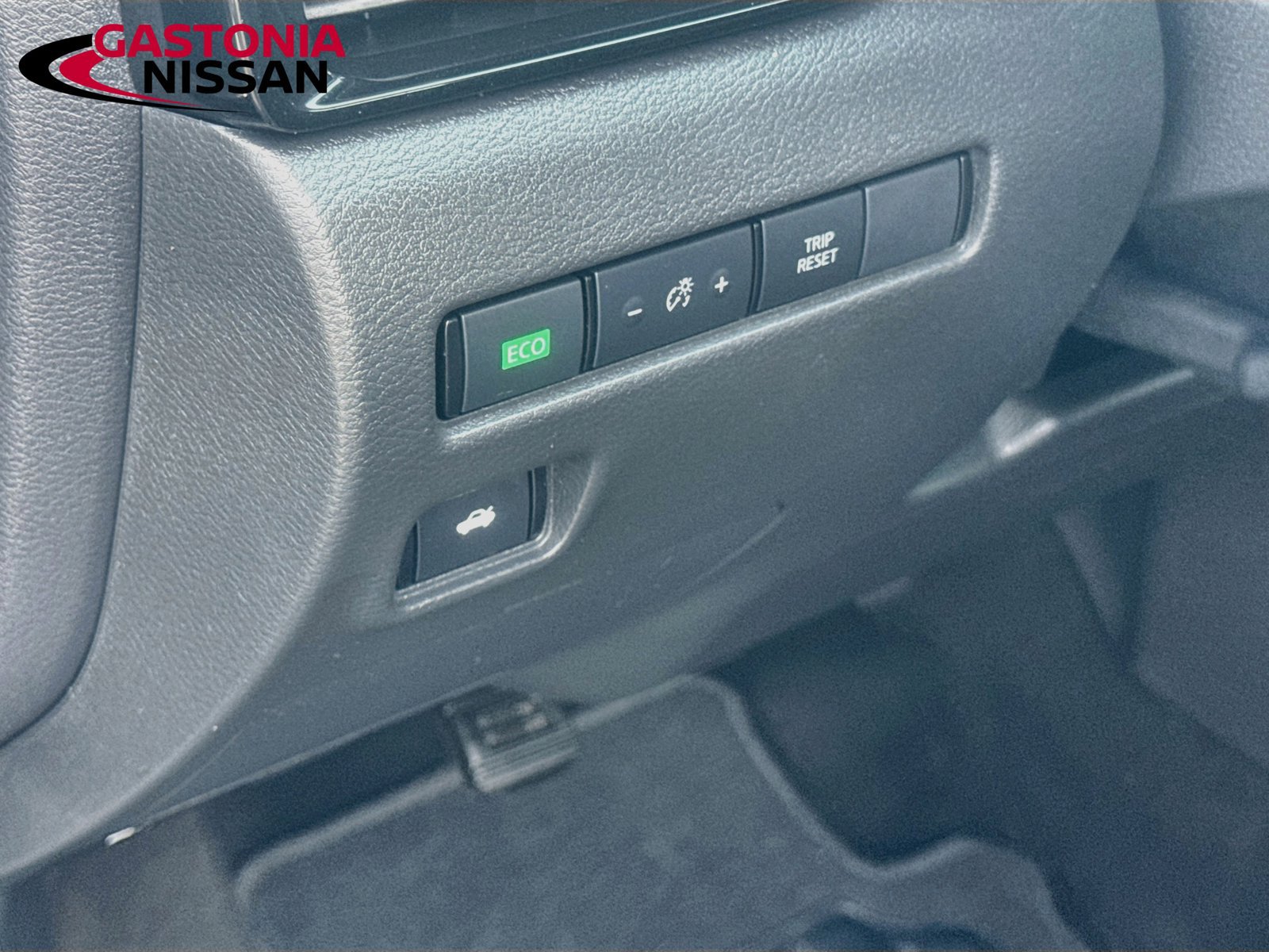 Used 2022 Nissan Sentra SR w/ Electronics Package FWD image 13