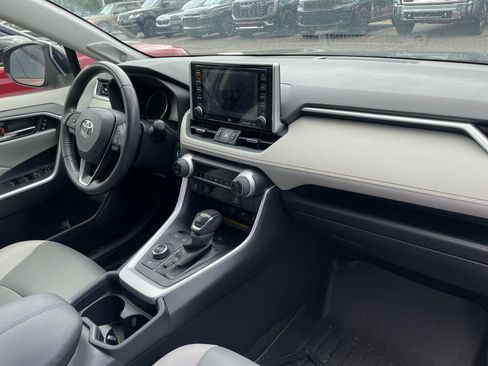 Used 2021 Toyota RAV4 XLE Premium AWD/4WD image 22