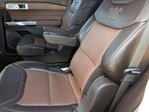 Used 2022 Ford Explorer King Ranch w/ Technology Package image 13