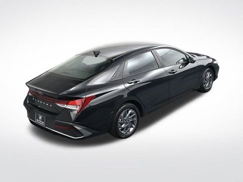 Used 2024 Hyundai Elantra SEL image 23