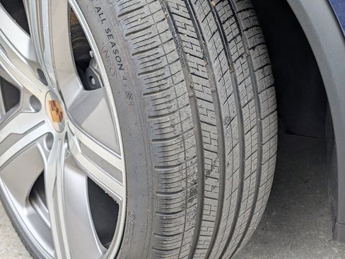 Certified 2024 Porsche Macan 4 Electric image 33