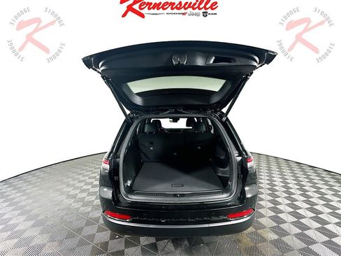 New 2025 Jeep Grand Cherokee Altitude image 15