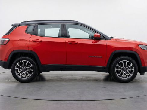 Used 2025 Jeep Compass Trailhawk image 11