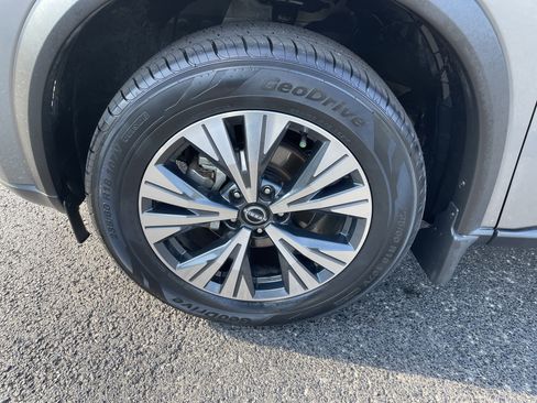 Used 2022 Nissan Rogue SV w/ SV Premium Package image 29