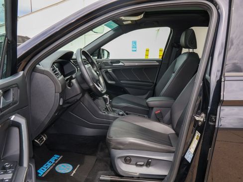 Used 2022 Volkswagen Tiguan SE R-Line AWD/4WD image 12