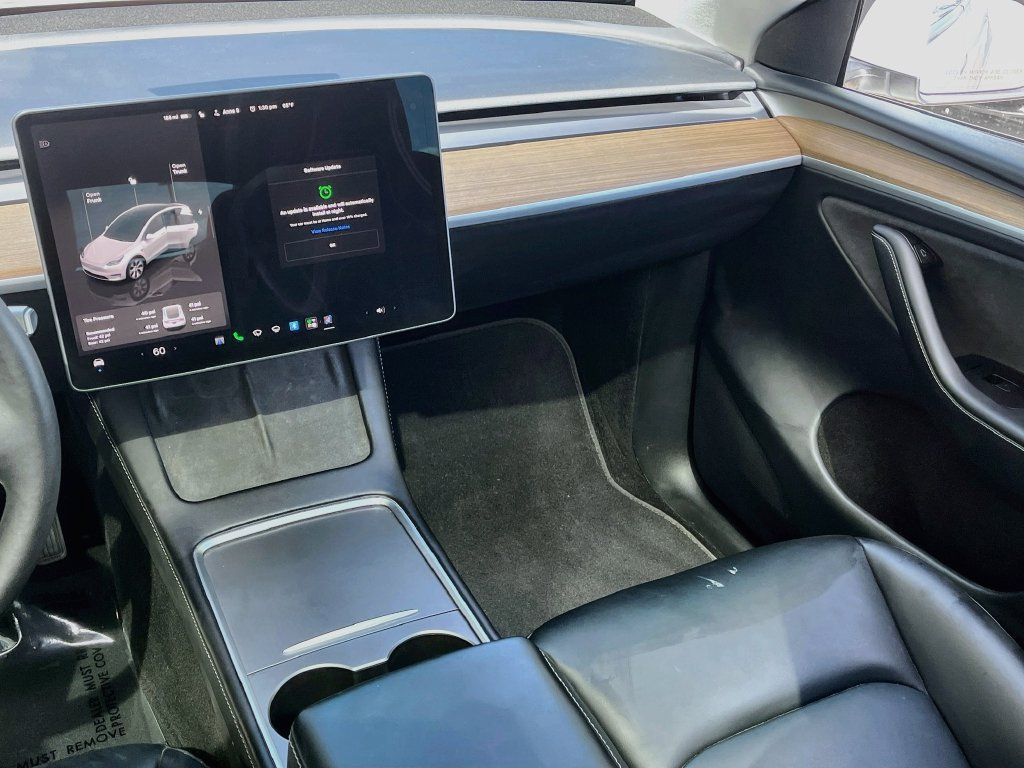 Used 2024 Tesla Model Y Long Range AWD/4WD image 23
