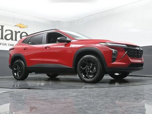 New 2026 Chevrolet Trax LT w/ Driver Confidence Package FWD image 2